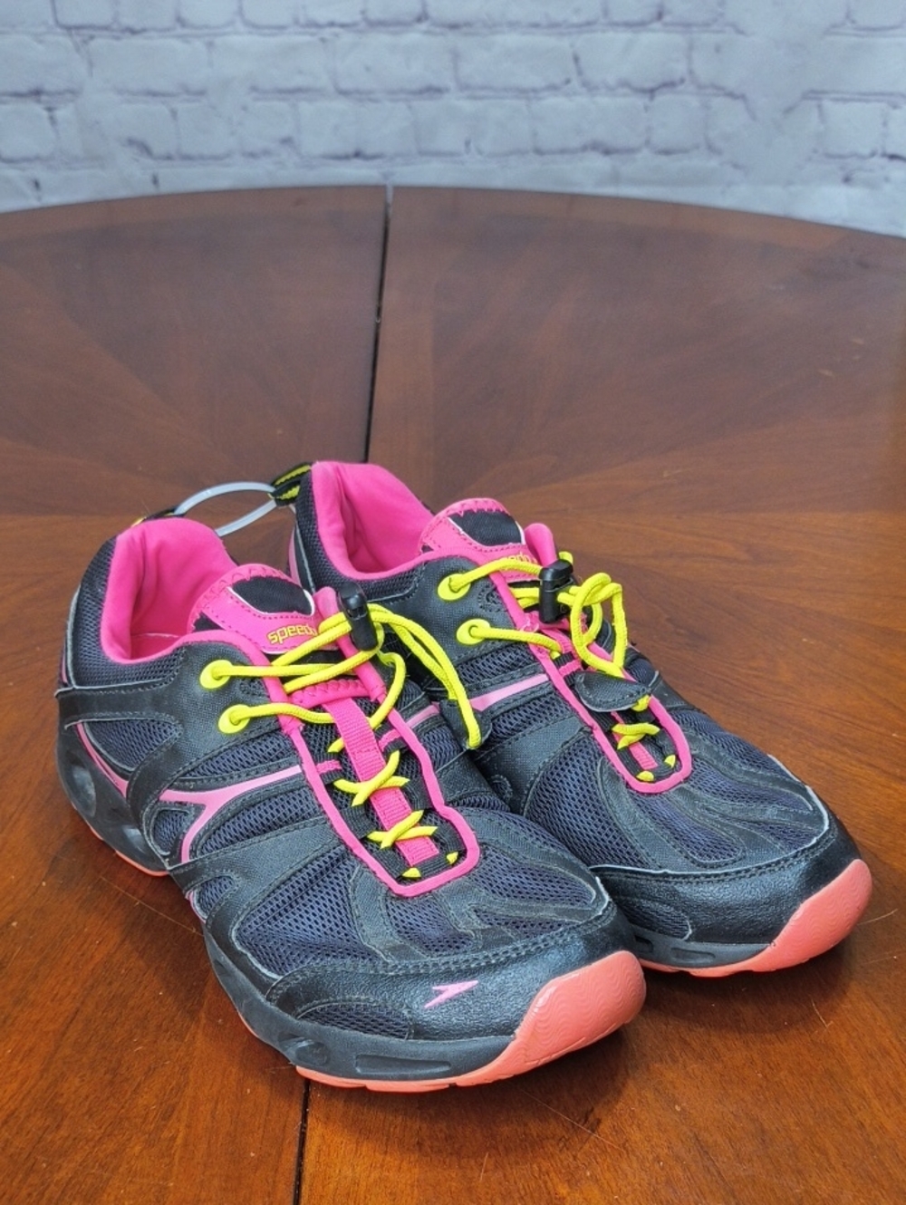 Speedo Women’s Athletic Sneakers in Black and Pink Size 9 L4